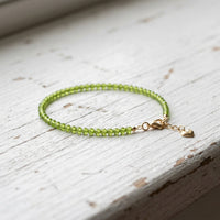 Peridot Armband | Minimalistischer filigraner Stapelschmuck