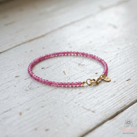 Armband aus rosafarbenem Rubin | Minimalistischer filigraner stapelbarer Schmuck